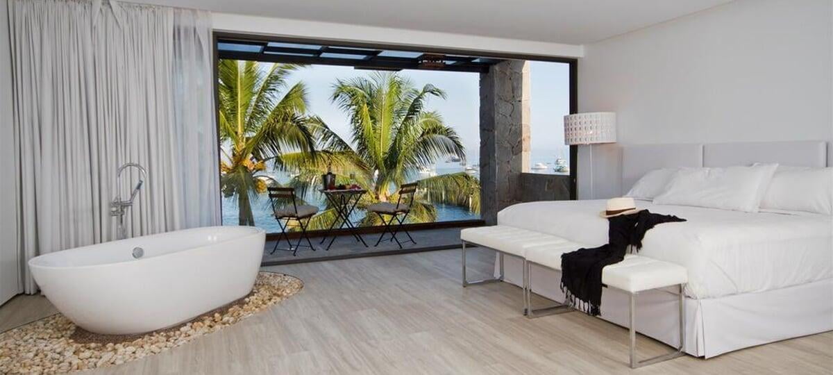 Golden Bay - Galapagos